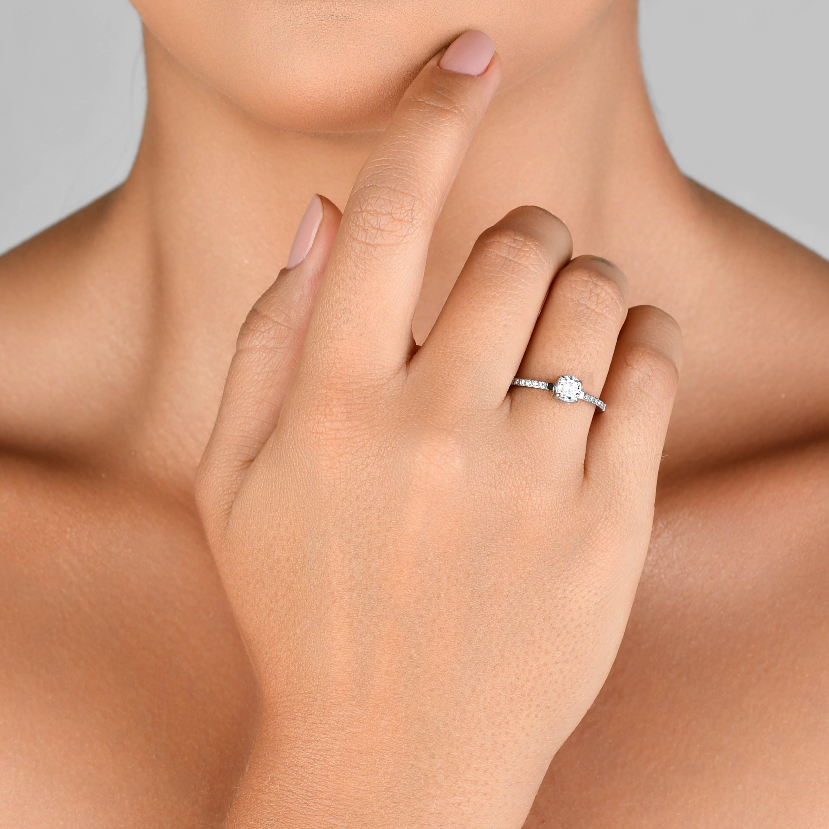 ANEL GLOW SOLITÁRIO COM MICROS ZIRCÔNIAS