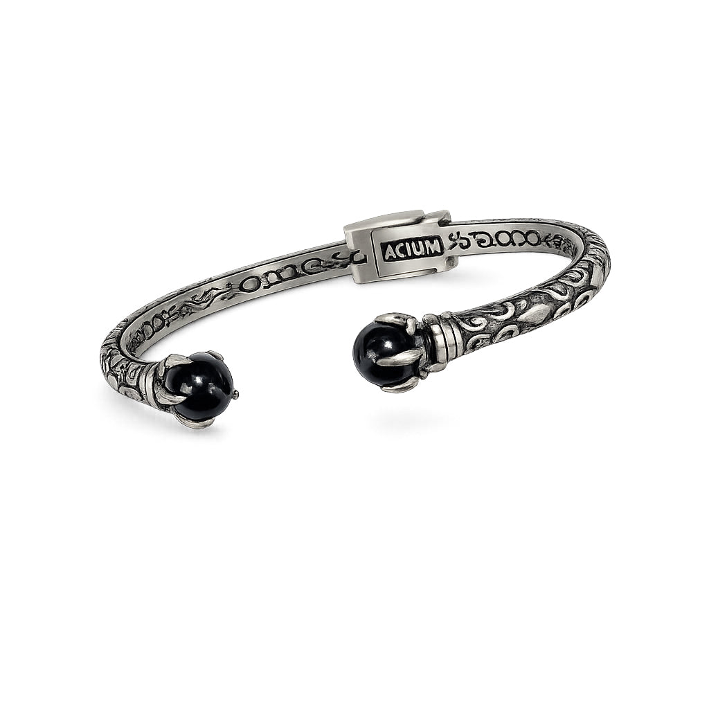 BRACELETE DARK ORNAMENTAL GARRAS COM PEDRA PRETA