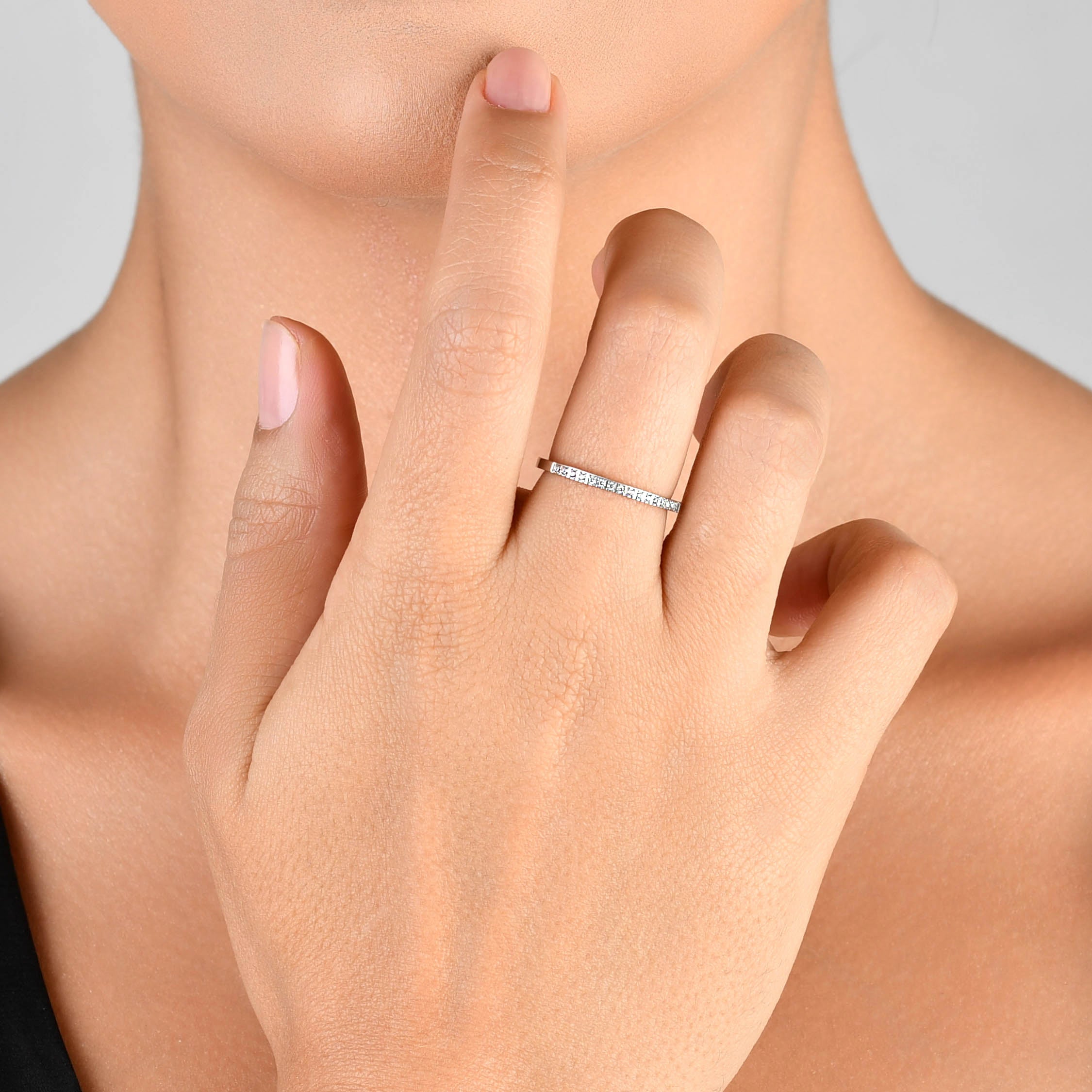 ANEL GLOW MEIA ALIANÇA COM ZIRCÔNIAS