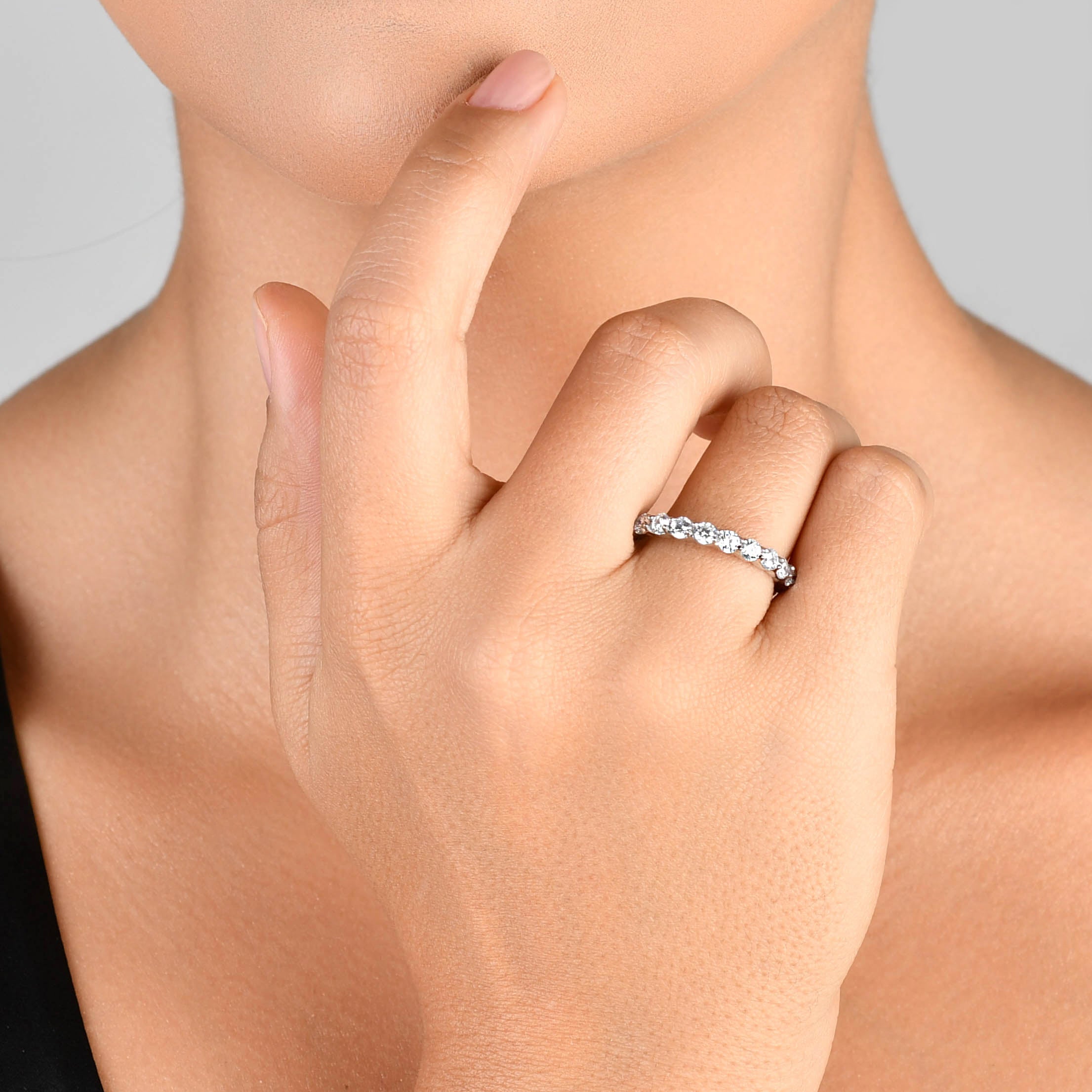 ANEL GLOW APARADOR CRAVEJADO COM ZIRCÔNIAS