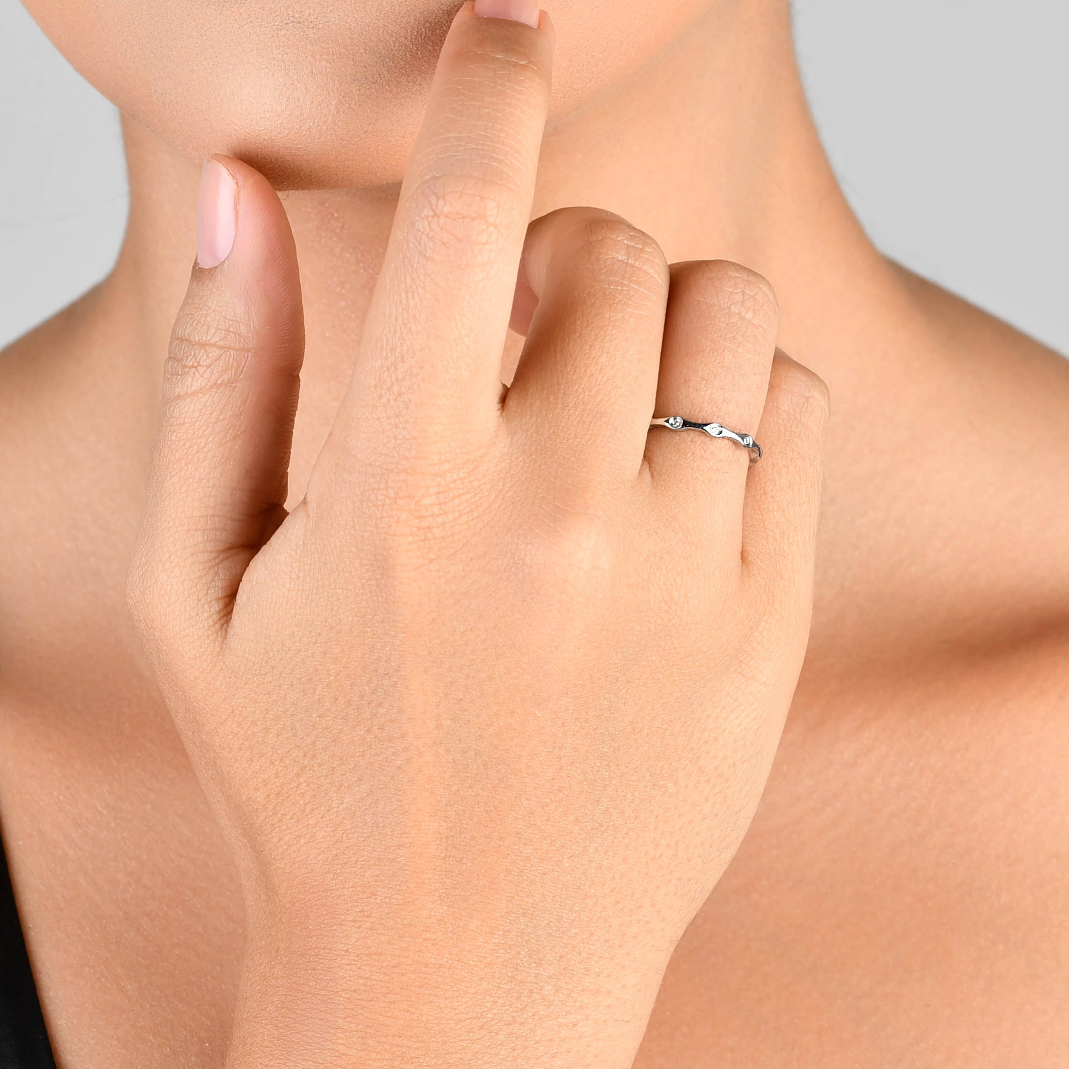 ANEL GLOW APARADOR RETRÔ COM ZIRCÔNIAS