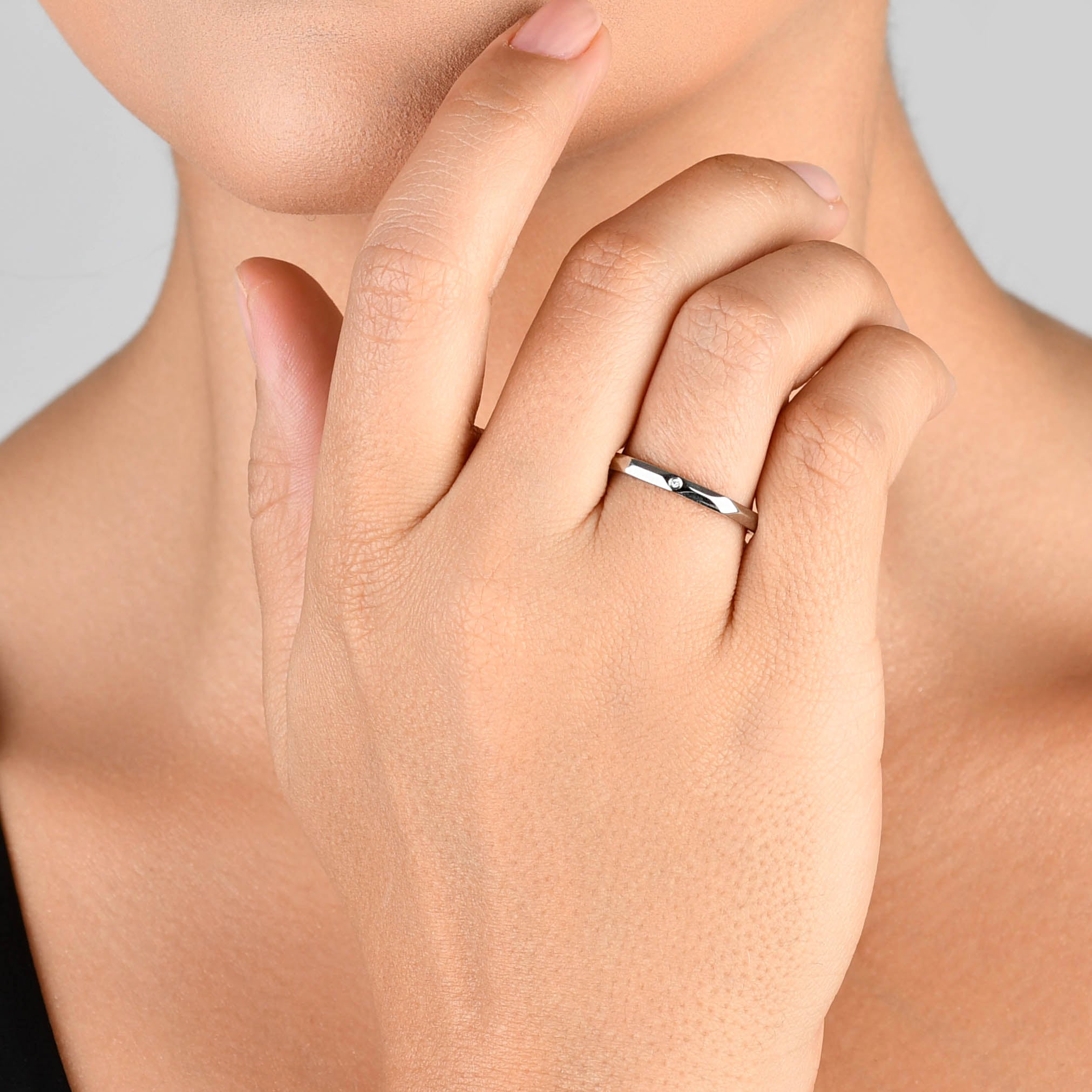 ANEL CASUAL FACETADO COM UMA ZIRCÔNIA