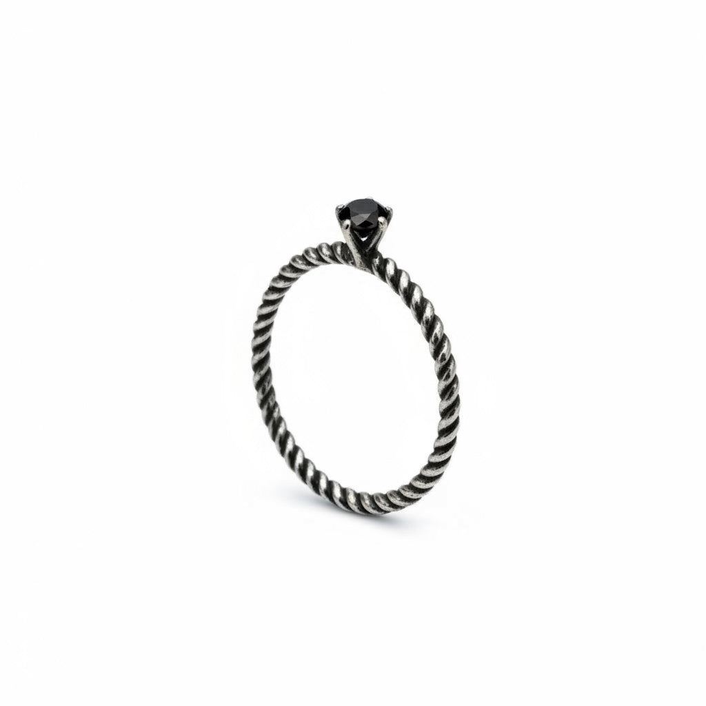 ANEL  SOFT DARK ARO TORCIDO SOLITÁRIO COM ZIRCÔNIA PRETA